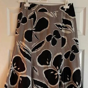 A bundle of 2 skirts perfect for spring!